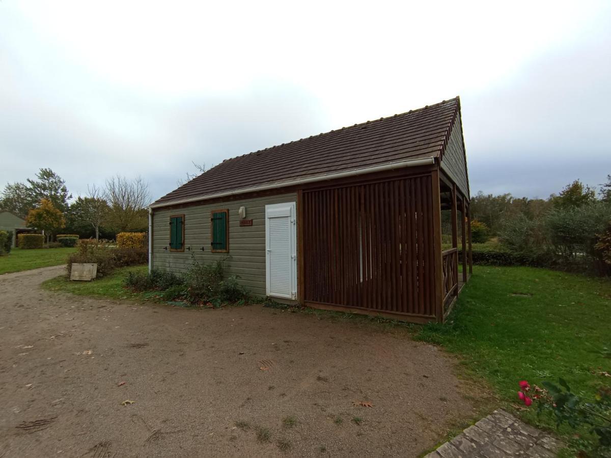 Les Maisonnettes Du Lac - Base De Loisirs Lavare Exteriör bild